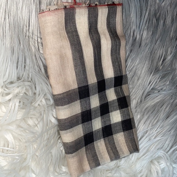 Burberry Accessories - Burberry shawl